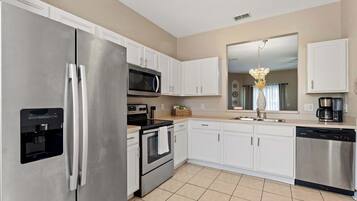 Townhome, Multiple Beds, Kitchen, Garden View (Modern Elegance of Regal Palms) | Private kitchen | Fridge, microwave, oven, stovetop