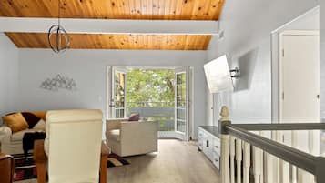 House, Multiple Beds, Patio, Mountain View | Interior