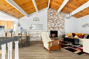 Ferienhaus, Mehrere Betten, Terrasse, Bergblick | Eigene Küche | Kühlschrank, Mikrowelle, Ofen, Herdplatte