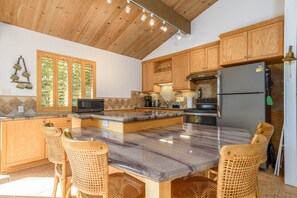 Private kitchen - Marys Beach Bungalow (Gualala)