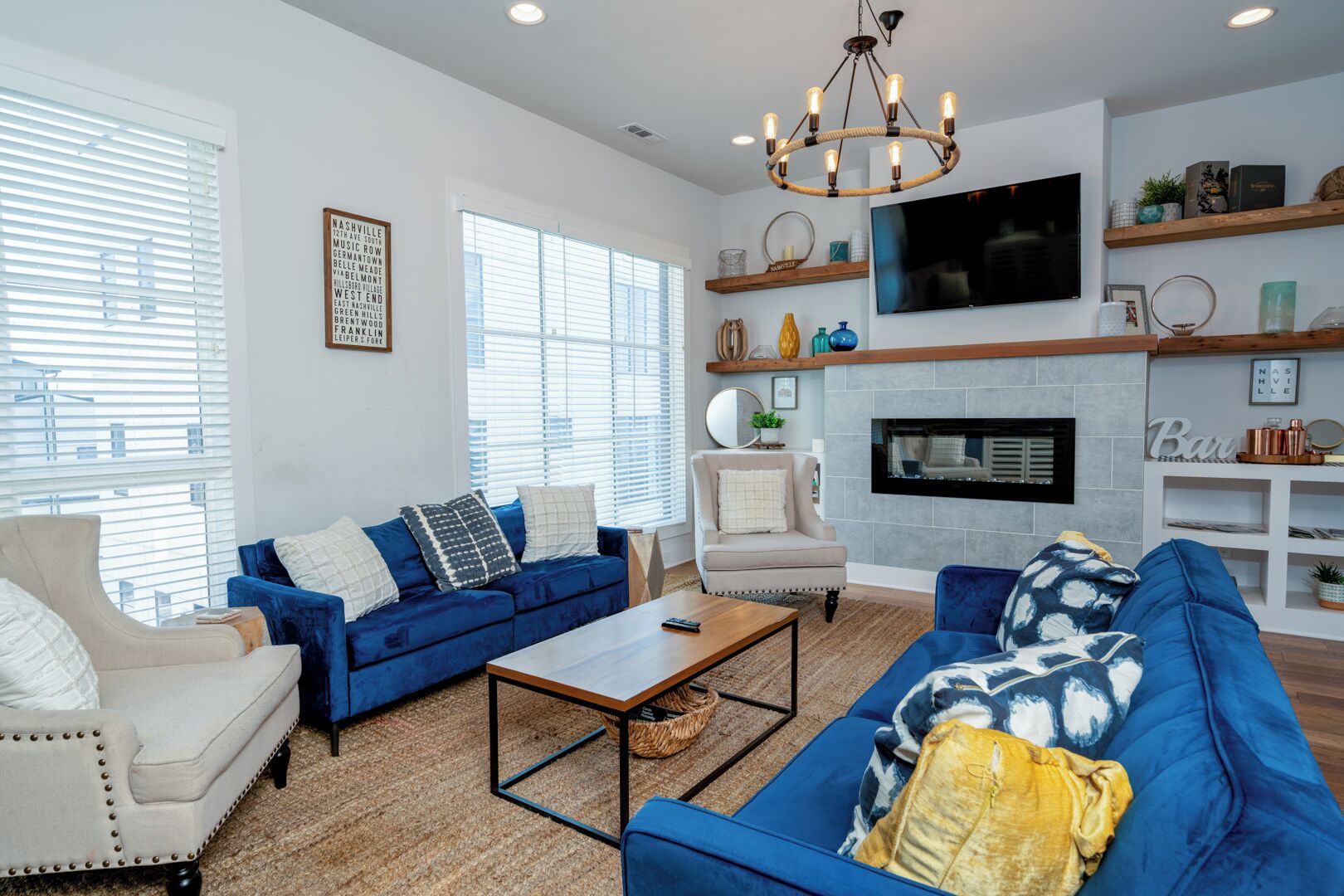 獨棟房屋, 多張床, 庭院, 城市景觀 | 起居區 | 電視、壁爐