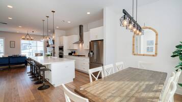 獨棟房屋, 多張床, 庭院, 城市景觀 | 用餐區