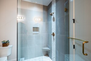 Bathroom - Skyline Sanctuary (Nashville)