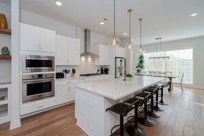 House, Multiple Beds, Patio, City View | Private kitchen