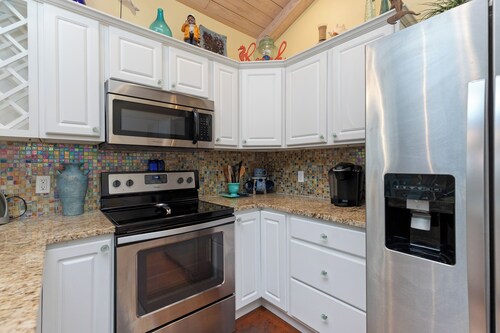 Mango Bungalow Sleeps 8 2 Community Pools