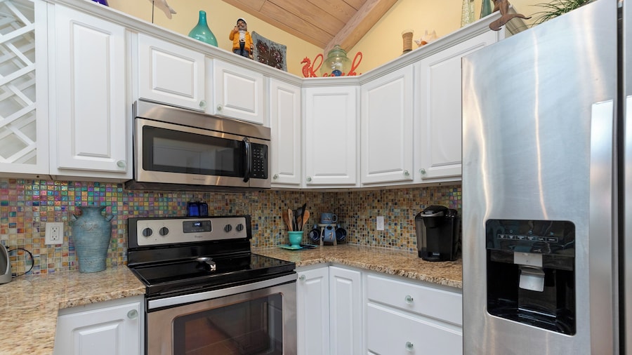 Mango Bungalow Sleeps 8 2 Community Pools