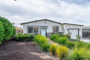 Exterior - Your Dream Seaside Vacation! Charming 2 BDR Home (Seaside)