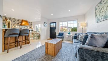 House, Multiple Beds, Patio, Mountain View (11th Heaven) | Living area | TV, fireplace