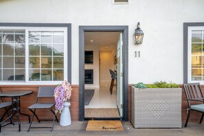 Property grounds - Your Dream Seaside Vacation! Charming 2 BDR Home (Seaside)