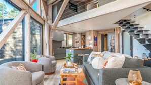 Casa de campo, 1 cama King size y sofá cama, acceso a la alberca, vista al océano | Área de sala de estar | Televisión y chimenea 