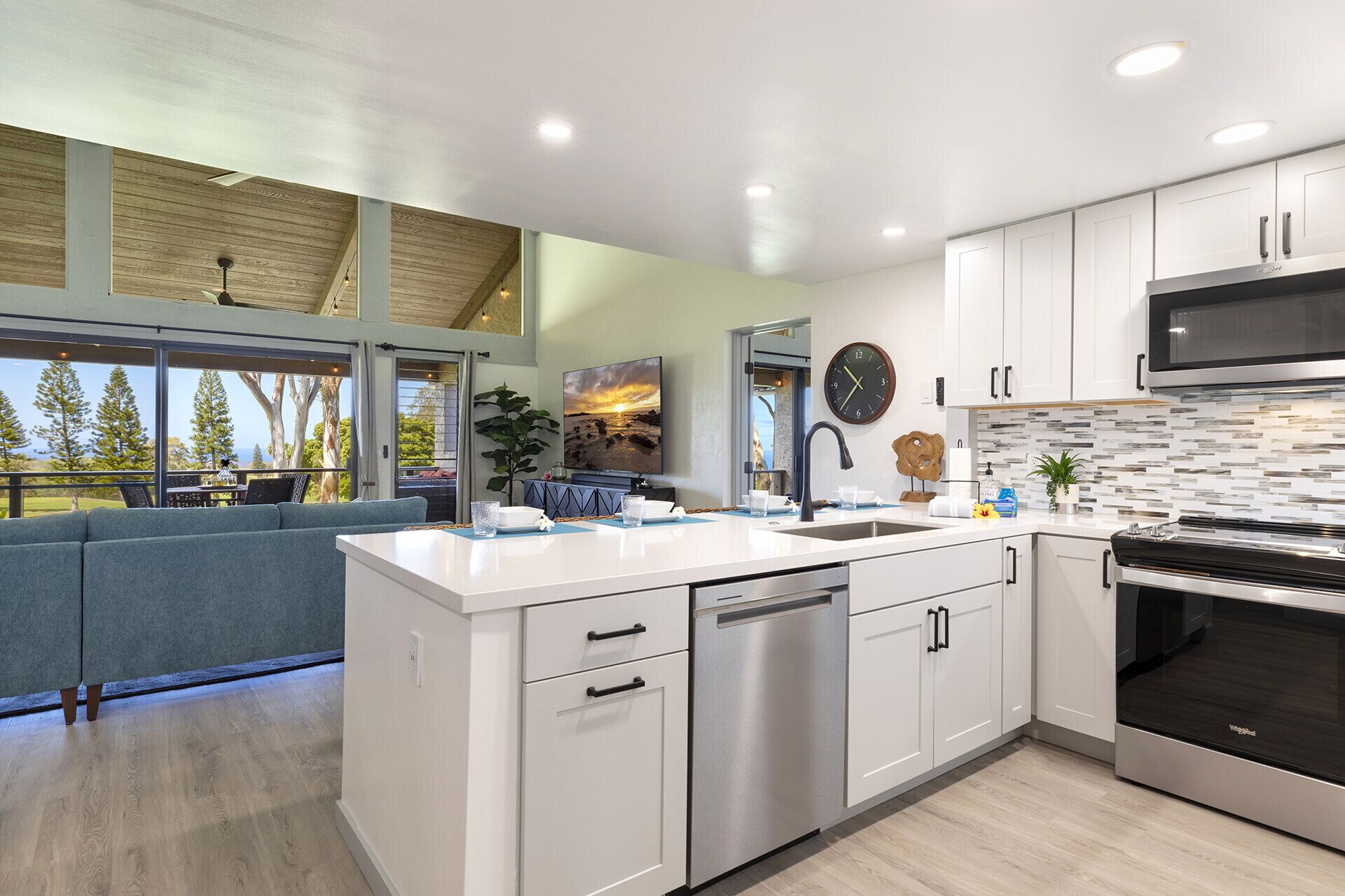 Condo, Multiple Beds, Pool Access, Partial Ocean View | Private kitchen | Fridge, microwave, oven, stovetop