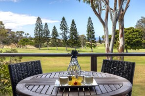 Outdoor dining - Hale Kamealoha (Waikoloa)