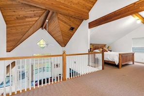Hus - flere senge - terrasse - bjergudsigt (Yosemite Heights) | 3 soveværelser, individuelt design, individuel indretning, gratis Wi-Fi