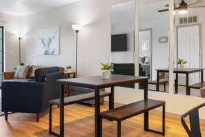 Living area - Abby Lane Oasis - Branson (Branson)