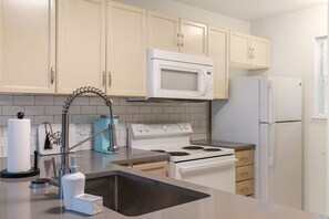 Condo, Multiple Beds, Patio, Garden View (Abby Lane Oasis) | Private kitchen