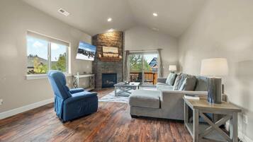 House, Multiple Beds, Fireplace, Garden View (The Haley House) | Living area | 42-inch flat-screen TV with digital channels, fireplace