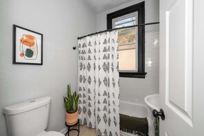 Condo, 2 Queen Beds, Kitchen | Bathroom | Designer toiletries, towels, toilet paper
