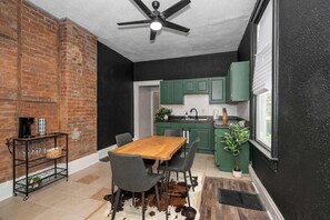 Condo, 2 Queen Beds, Kitchen | Private kitchen | Fridge, microwave, oven, stovetop