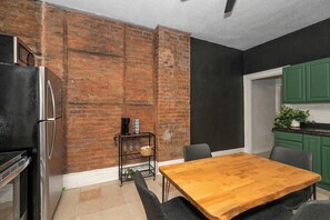 Condo, 2 Queen Beds, Kitchen | Dining
