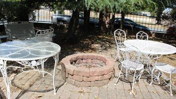 Tempat makan outdoor