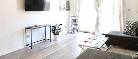 Condo, 1 Queen Bed, Patio | Living area