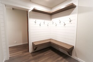 Stadtwohnung, Mehrere Betten, Balkon, Bergblick (Downtown Luxury Hideaway) | Innenbereich