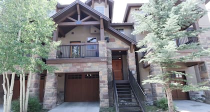 New Downtown Luxury Hideaway Skiing