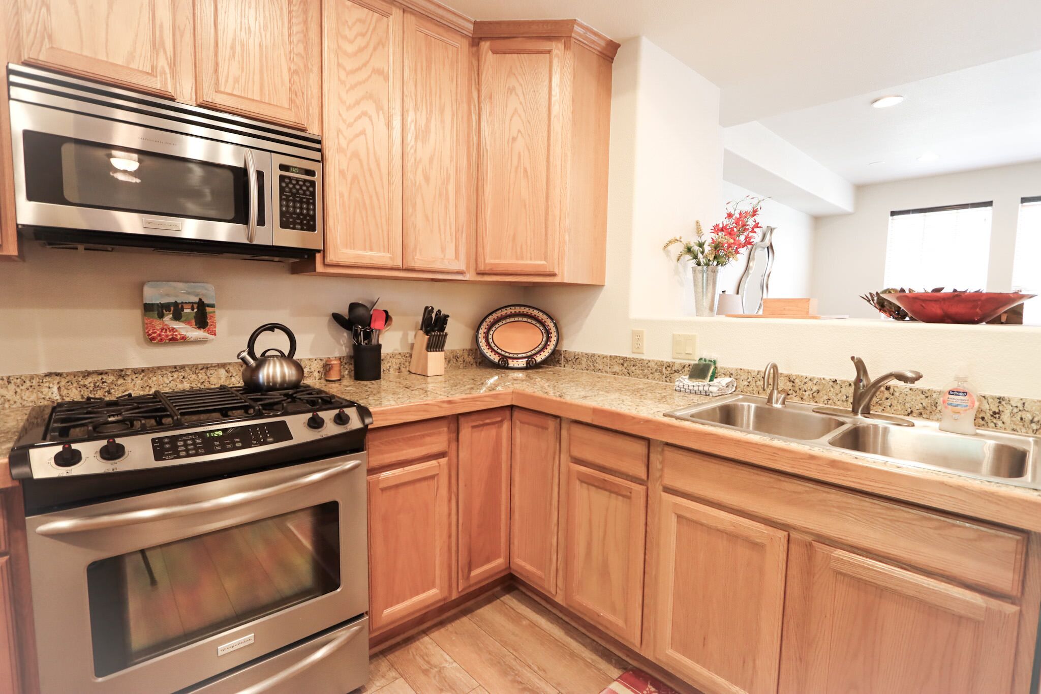 Townhome, Multiple Beds, Balcony, Mountain View (Downtown Luxury Hideaway) | Private kitchen | Fridge, microwave, oven, stovetop