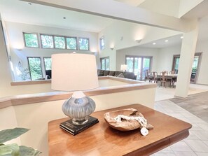 Huis, Meerdere bedden, bubbelbad, uitzicht op golfbaan (Work Hard Play Hard) | Interieur