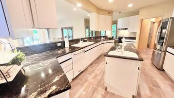 House, Multiple Beds, Hot Tub, Golf View (Work Hard Play Hard) | Private kitchen | Fridge, microwave, oven, stovetop