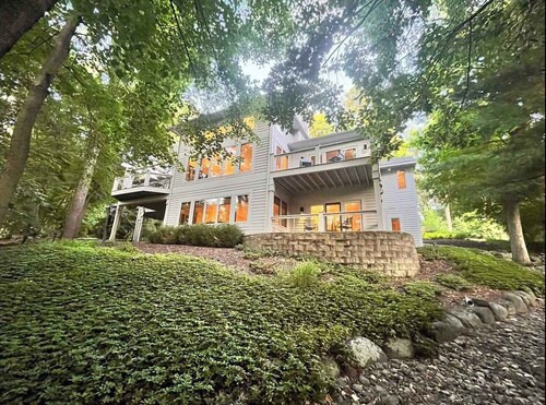 Spacious 4 BDR Home in Desirable Abbey Springs!