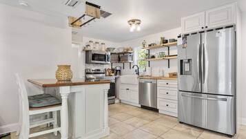 House, Multiple Beds, Patio, Garden View (Downtown Enchanted Retreat) | Private kitchen