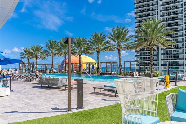 Luxury Living On The Beach W/ Resort Amenities! - Hollywood, FL
