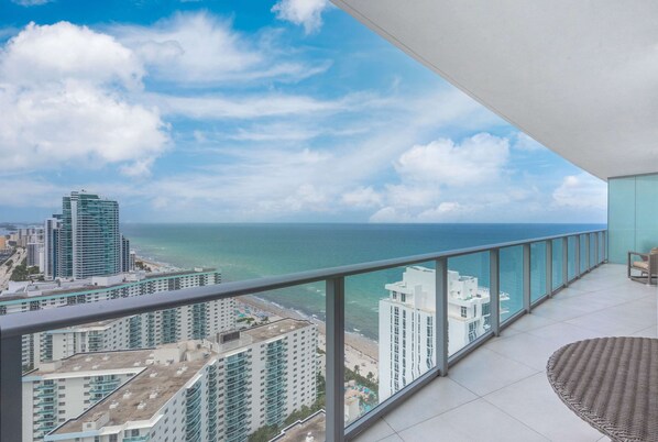 コンドミニアム ベッド (複数台) バルコニー オーシャンビュー (Oceanview Luxury Kaleidoscope) | 施設の敷地