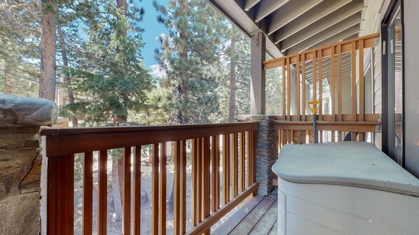 Property grounds - Escape to The Summit - Pool & HT Next Door (Mammoth Lakes)