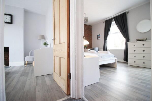 2 bedrooms, desk, iron/ironing board, internet