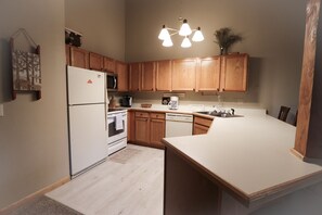 Condo, Multiple Beds, Balcony, Mountain View | Private kitchen | Fridge, microwave, oven, stovetop - Elk Trail Getaway (Winter Park)