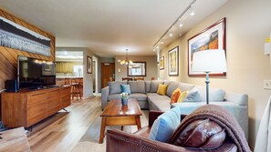 Interior - Inviting Mountain Retreat Steps From Ski Lifts! (Mammoth Lakes)