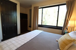 Resortwoning, Meerdere bedden, bubbelbad, uitzicht op bergen (Arrow Luxury Rooftop) | Uitzicht vanuit de kamer