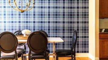 House, Multiple Beds, Patio, Garden View (House of Putt & Plaid) | Dining