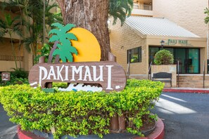 Property grounds - Moana Nui - Paki Maui 411 (Lahaina)