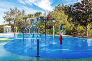 Outdoor pool - My Happy Place at Bahama Bay (Davenport)