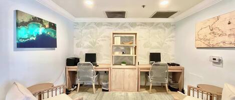 Casa, varias camas, hidromasaje, vista al jardín | Interior