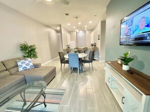 Living area - My Happy Place at Bahama Bay (Davenport)