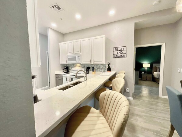 House, Multiple Beds, Hot Tub, Garden View | Private kitchen | Fridge, microwave, oven, stovetop