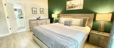 Hus, flere senger, spabadekar, hageutsikt | 3 soverom, individuelt dekorert og individuelt innredet