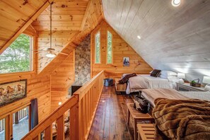 3 bedrooms, individually decorated, individually furnished, free WiFi - Gorgeous & Secluded 3 BDR Cabin in Mineral Bluff! (Mineral Bluff)