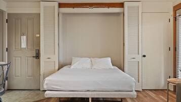 1 bedroom, individually decorated, individually furnished, free WiFi
