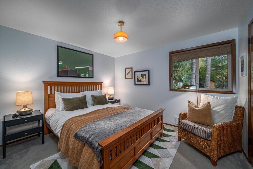 Riverfront cabin, 25 minutes to Stevens Pass Baring Vrbo