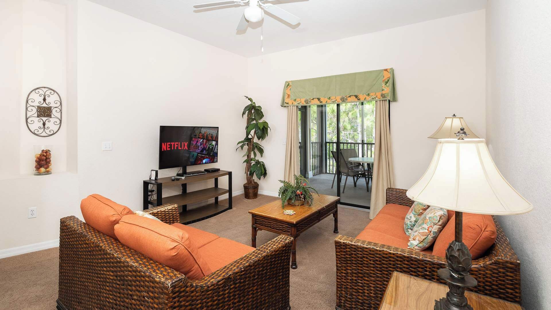 公寓客房, 多張床, 露台, 花園景 (Sunset Serenity at Caribe Cove Resort) | 客廳 | 42 吋平面電視連數碼電視頻道